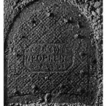 A picture of a shoeprint captured in the dirt.